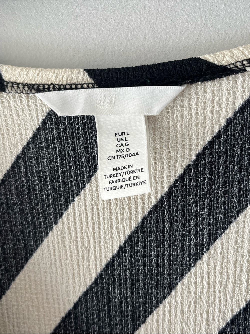 H&M Black and Cream Diagonal Wrap Midi Dress - Picture 4 of 8